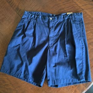 Men’s High Sierra walking navy shorts, size 40, NWT, pleated front